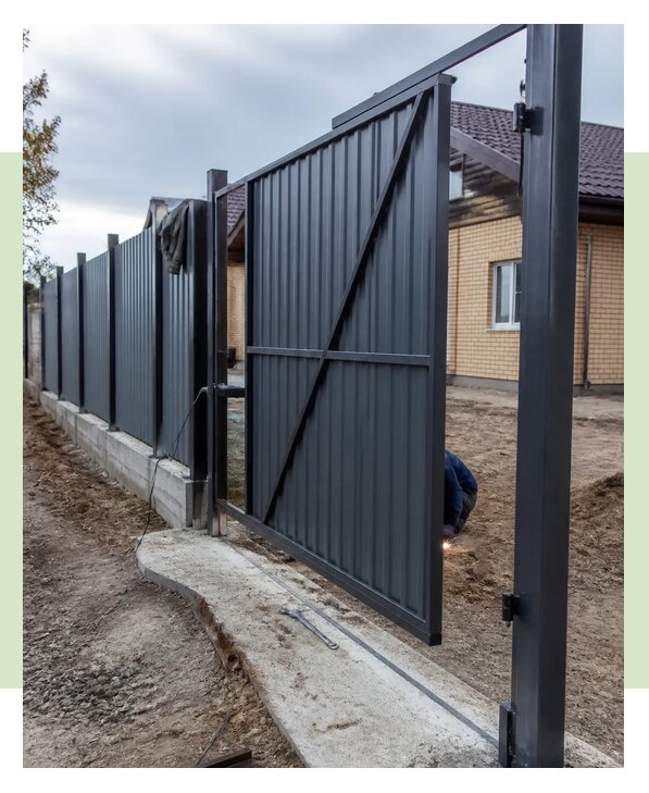 Профессиональная установка забора с воротами под ключ в Кингисеппе